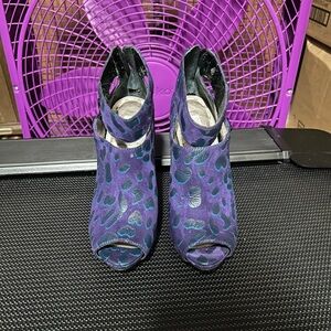 Cute purple dress heels!